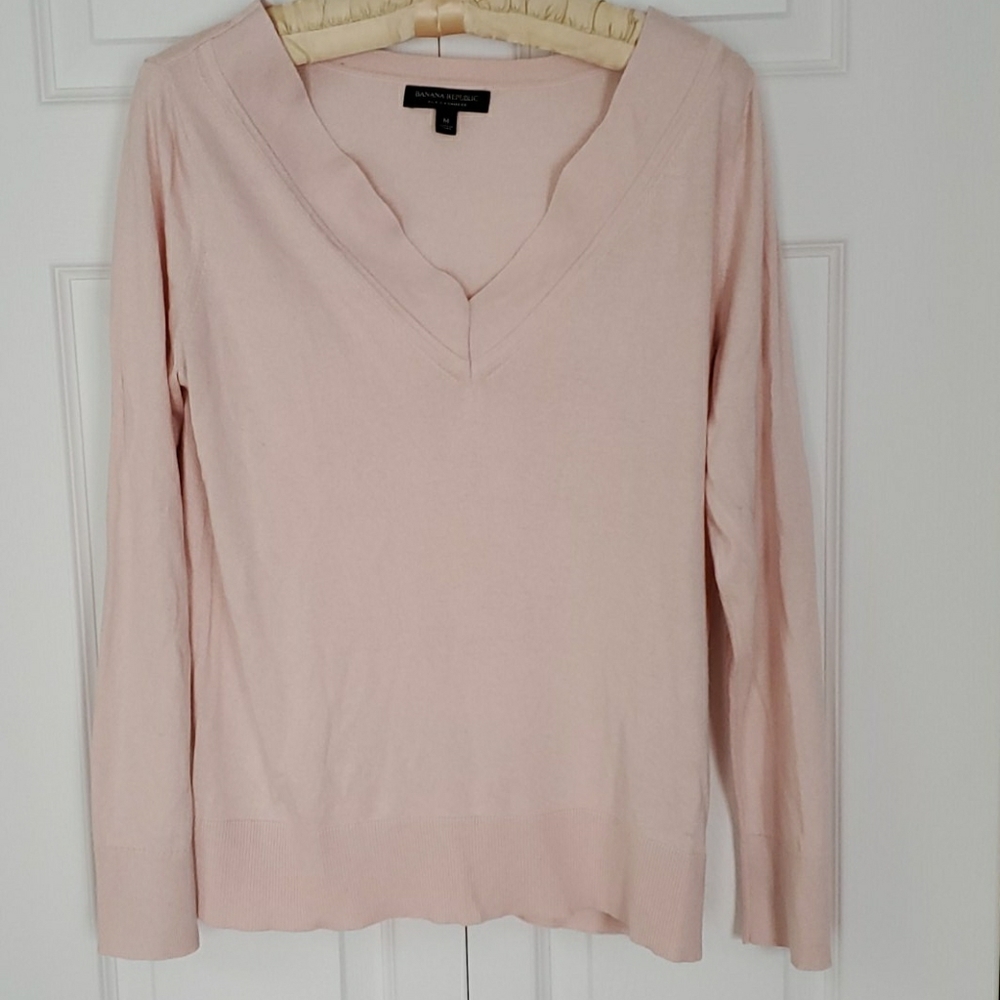 Light pink silk and cashmere BR v-neck sweater